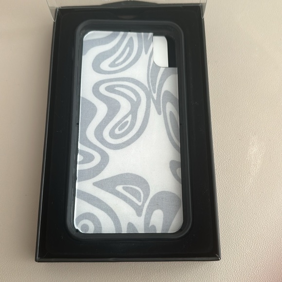 4 Wildflower IPhone XR cases. (Message to buy just specific one(s) or comment). - Picture 14 of 14